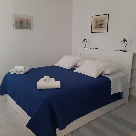Apartmani Pavicic-Ivelja Stari Grad  Exterior photo