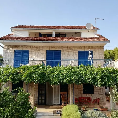 Apartmani Pavicic-Ivelja Stari Grad  Exterior photo
