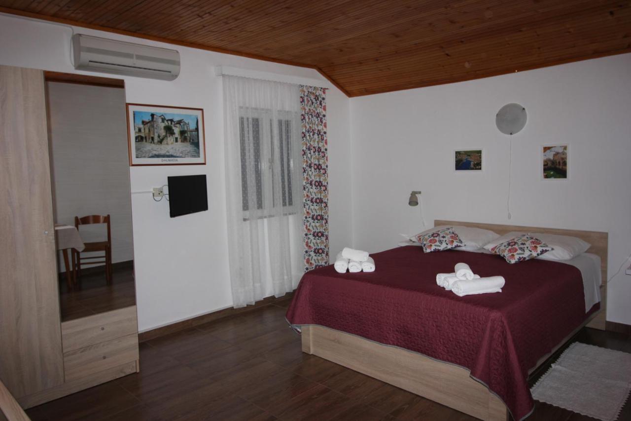 Pavicic-ivelja Apartment